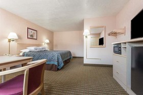 Days Inn by Wyndham Portland Central