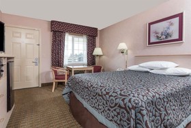 Days Inn by Wyndham Portland Central