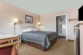 Days Inn by Wyndham Portland Central