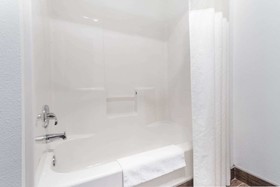 Days Inn by Wyndham Portland Central