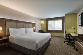 Holiday Inn Express & Suites Portland Airport Cascade Stn