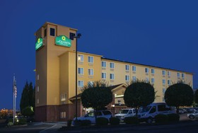 La Quinta Inn & Suites by Wyndham Portland Airport