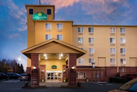 La Quinta Inn & Suites by Wyndham Portland Airport