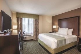 La Quinta Inn & Suites by Wyndham Portland Airport