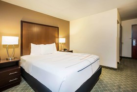La Quinta Inn & Suites by Wyndham Portland Airport
