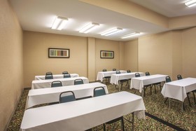 La Quinta Inn & Suites by Wyndham Portland Airport