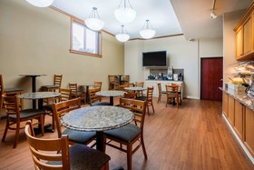 La Quinta Inn & Suites by Wyndham Portland Airport
