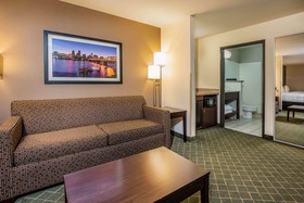 La Quinta Inn & Suites by Wyndham Portland Airport