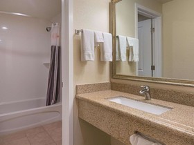 La Quinta Inn & Suites by Wyndham Portland NW