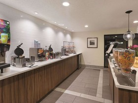 La Quinta Inn & Suites by Wyndham Portland NW