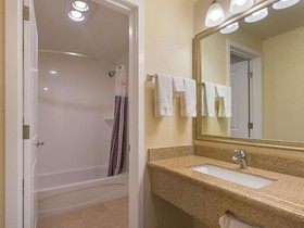 La Quinta Inn & Suites by Wyndham Portland NW