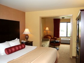 Oxford Suites Portland - Jantzen Beach