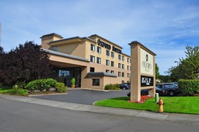 Oxford Suites Portland - Jantzen Beach