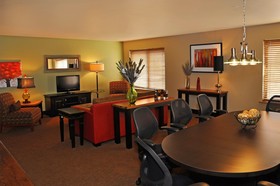 Oxford Suites Portland - Jantzen Beach