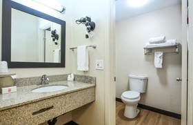 Evergreen Inn & Suites Portland Airport