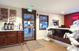 Evergreen Inn & Suites Portland Airport