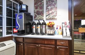 Evergreen Inn & Suites Portland Airport