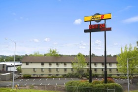 Super 8 By Wyndham Portland Airport