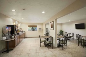 Super 8 By Wyndham Portland Airport