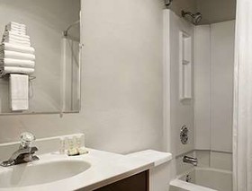 Super 8 By Wyndham Portland Airport