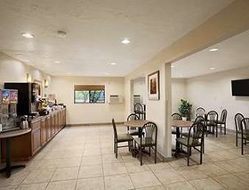 Super 8 By Wyndham Portland Airport