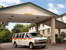 Super 8 By Wyndham Portland Airport