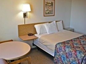 Super 8 by Wyndham Redmond