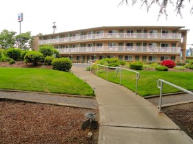 Riverfront Inn - Roseburg