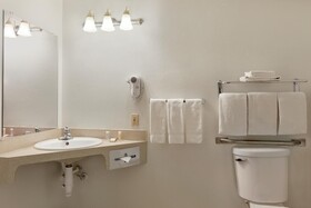 Howard Johnson by Wyndham Salem