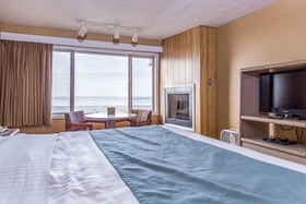 Ebb Tide Oceanfront Inn