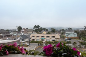 Hi-Tide Oceanfront Inn