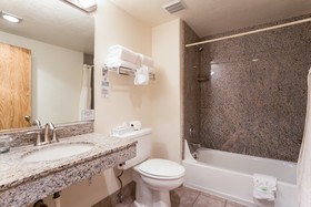 Promenade Inn & Suites Oceanfront