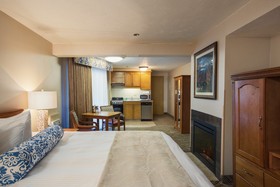 Promenade Inn & Suites Oceanfront