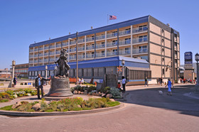 Promenade Inn & Suites Oceanfront