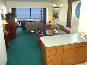 Promenade Inn & Suites Oceanfront