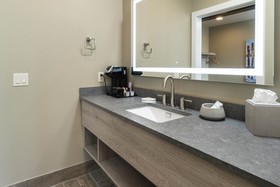 Ski Inn Taphouse Hotel