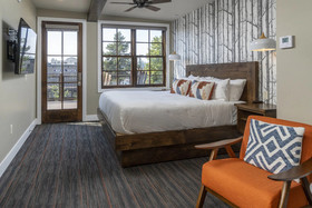 Ski Inn Taphouse Hotel