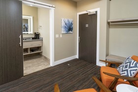 Ski Inn Taphouse Hotel