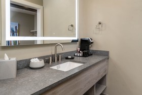 Ski Inn Taphouse Hotel