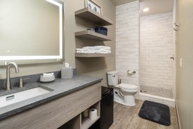 Ski Inn Taphouse Hotel