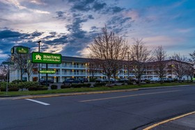 HomeTowne Studios Eugene - Springfield