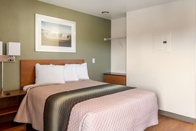 HomeTowne Studios Eugene - Springfield