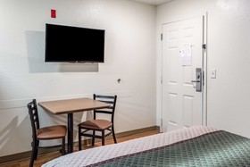 HomeTowne Studios Eugene - Springfield