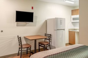 HomeTowne Studios Eugene - Springfield