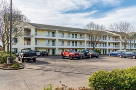 HomeTowne Studios Eugene - Springfield