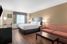 Econo Lodge Inn & Suites
