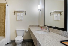 Econo Lodge Inn & Suites