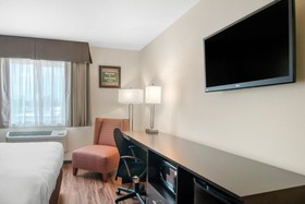 Econo Lodge Inn & Suites