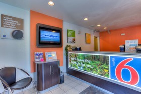 Motel 6 Tigard Or Portland South Lake Oswego