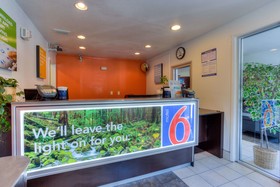 Motel 6 Tigard Or Portland South Lake Oswego